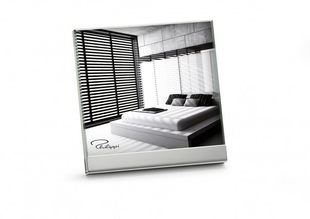 Fotografia emoldurada de cama moderna em preto e branco
