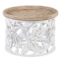 Mesa redonda de centro com tampo de madeira e estrutura de metal branco com flores recortadas