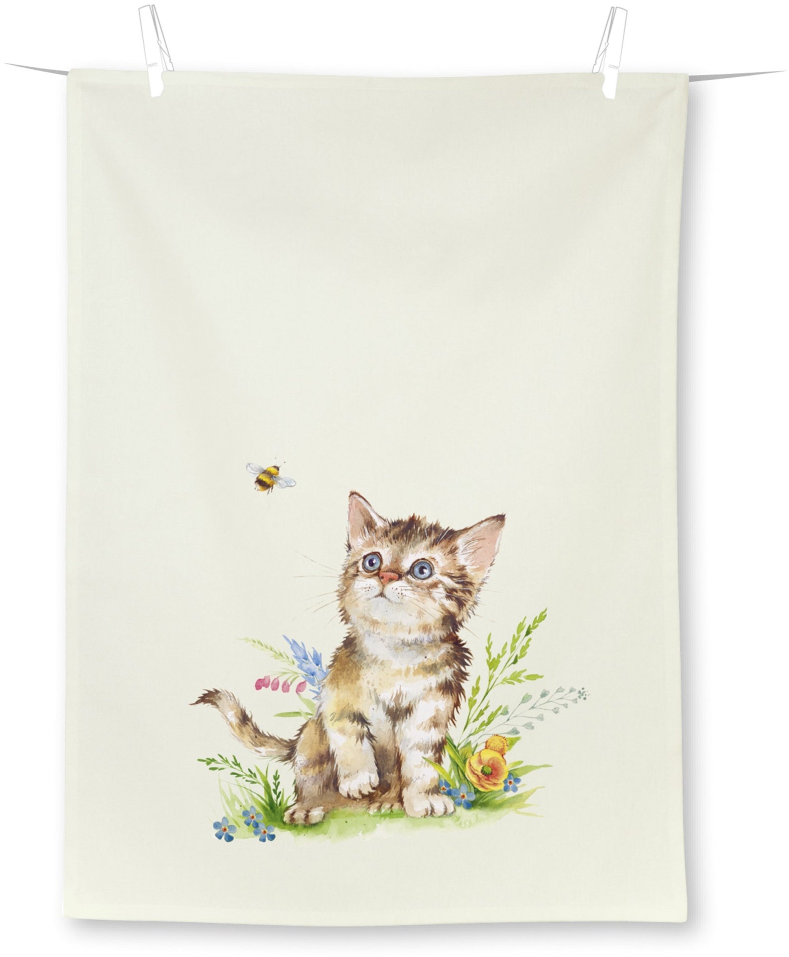 Toalha de tecido creme com ilustração de gatinho, flores e uma abelha