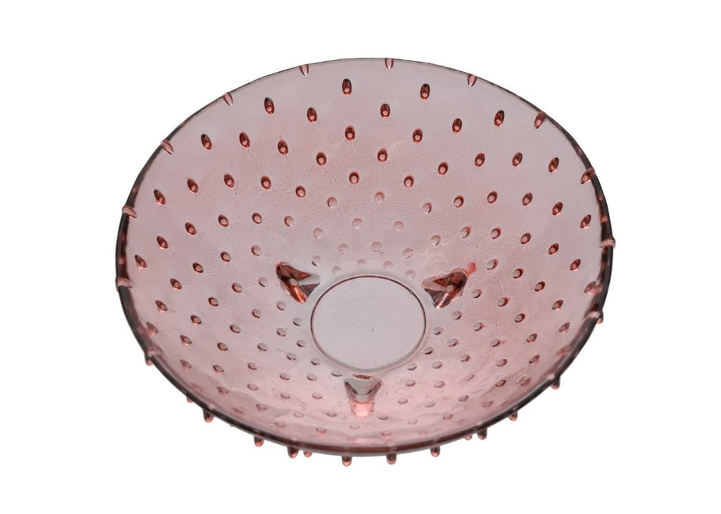 Prato raso rosa de vidro com padrão de bolinhas em relevo