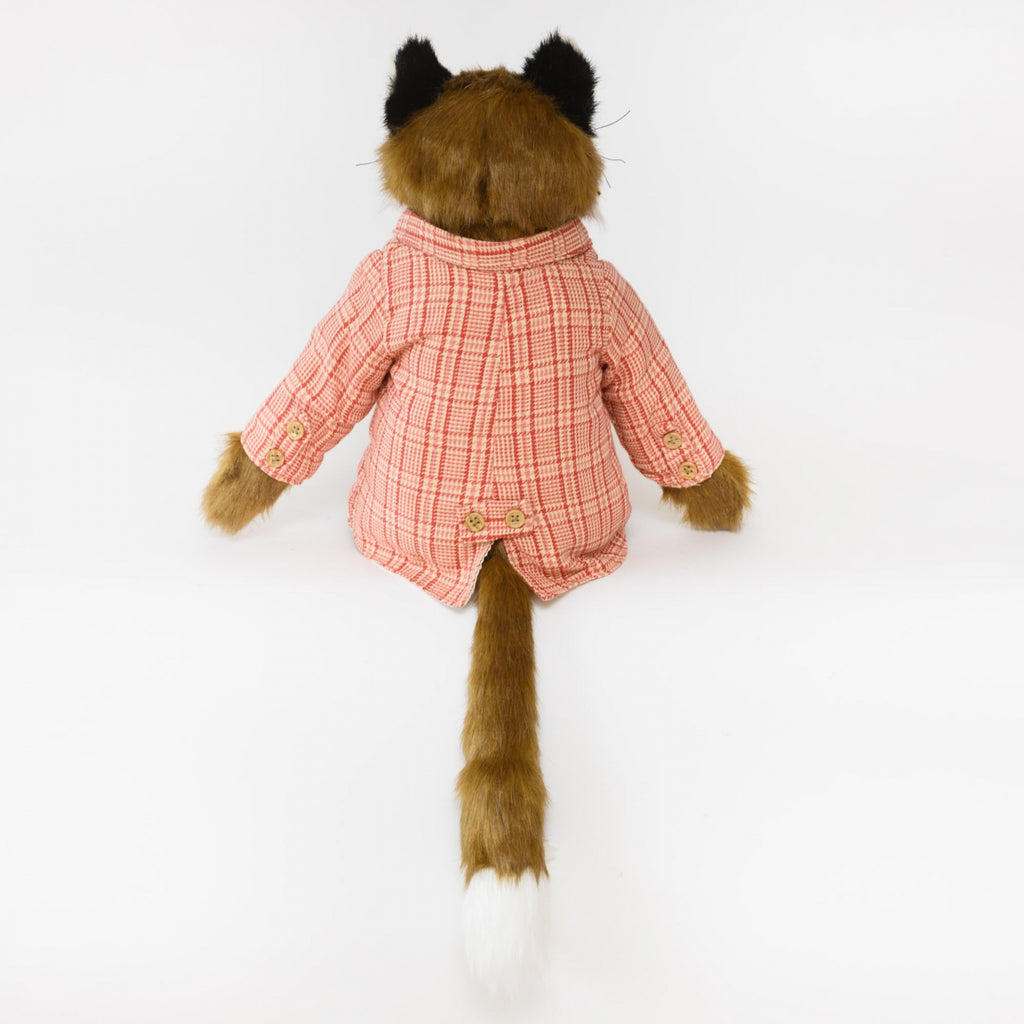Boneco de pelúcia vestido de costas com casaco rosa e cauda longa