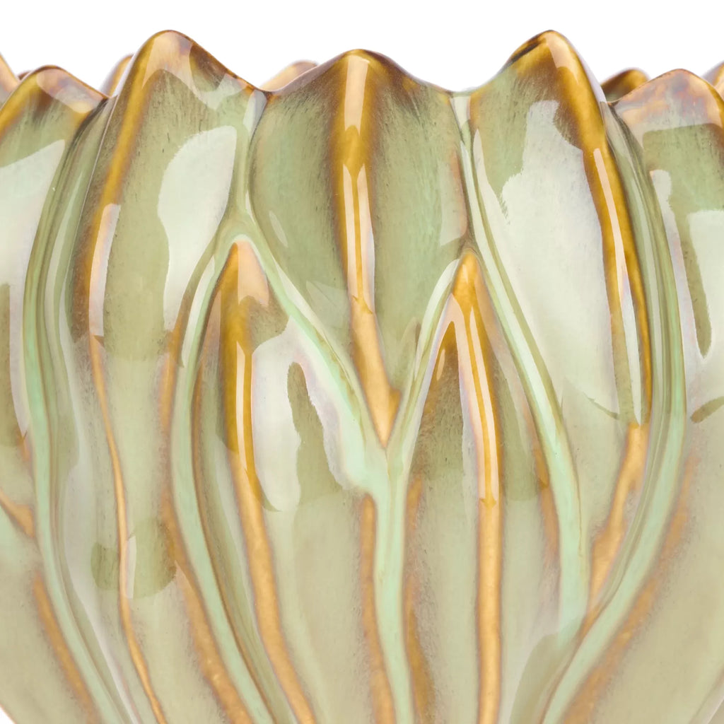 Vaso cerâmico brilhante com textura ondulada em verde, bege e dourado.