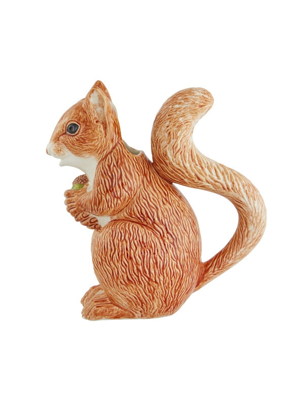 Figura decorativa de esquilo castanho segurando noz em cerâmica