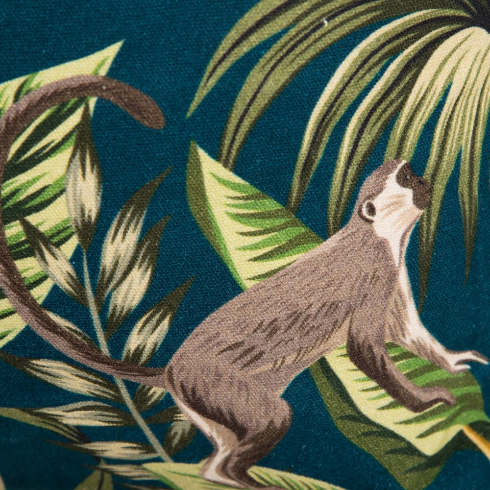 Tecido azul com estampa de macaco e folhas verdes