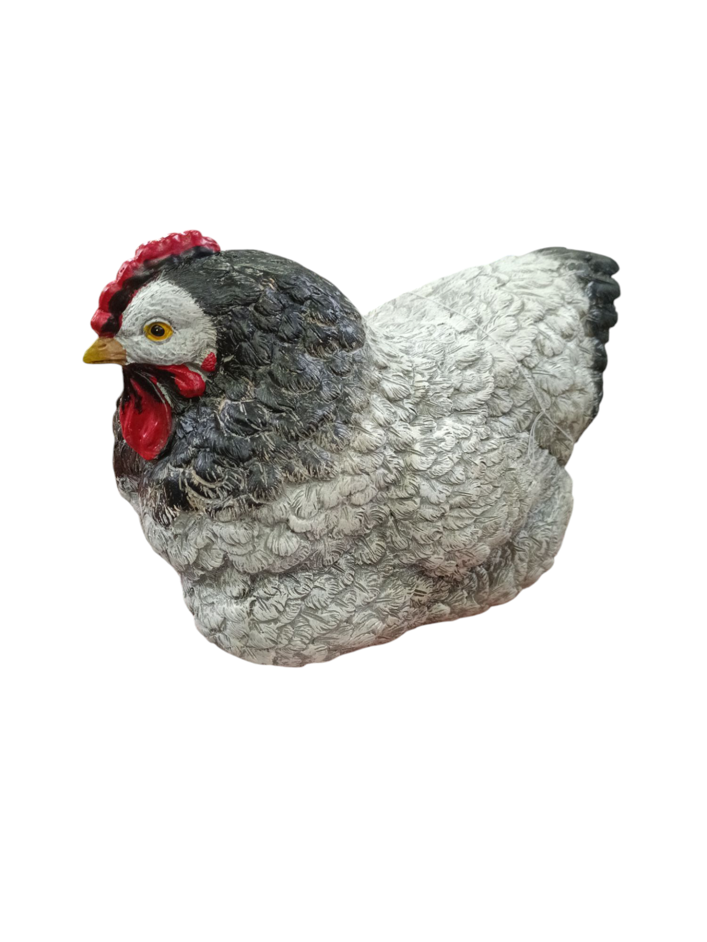 Escultura de galinha cinza, branco e vermelho com textura detalhada