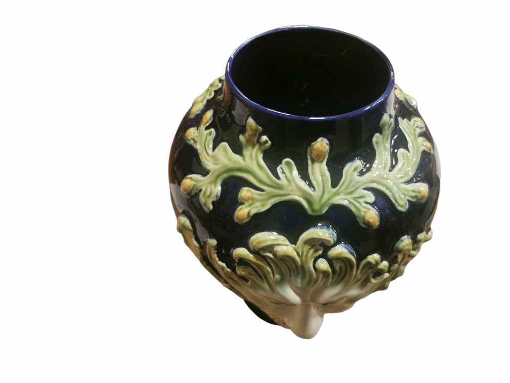 Vaso de cerâmica preto com decoração verde e castanho em relevo