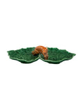 Prato decorativo em cerâmica em forma de folha verde com esquilo castanho