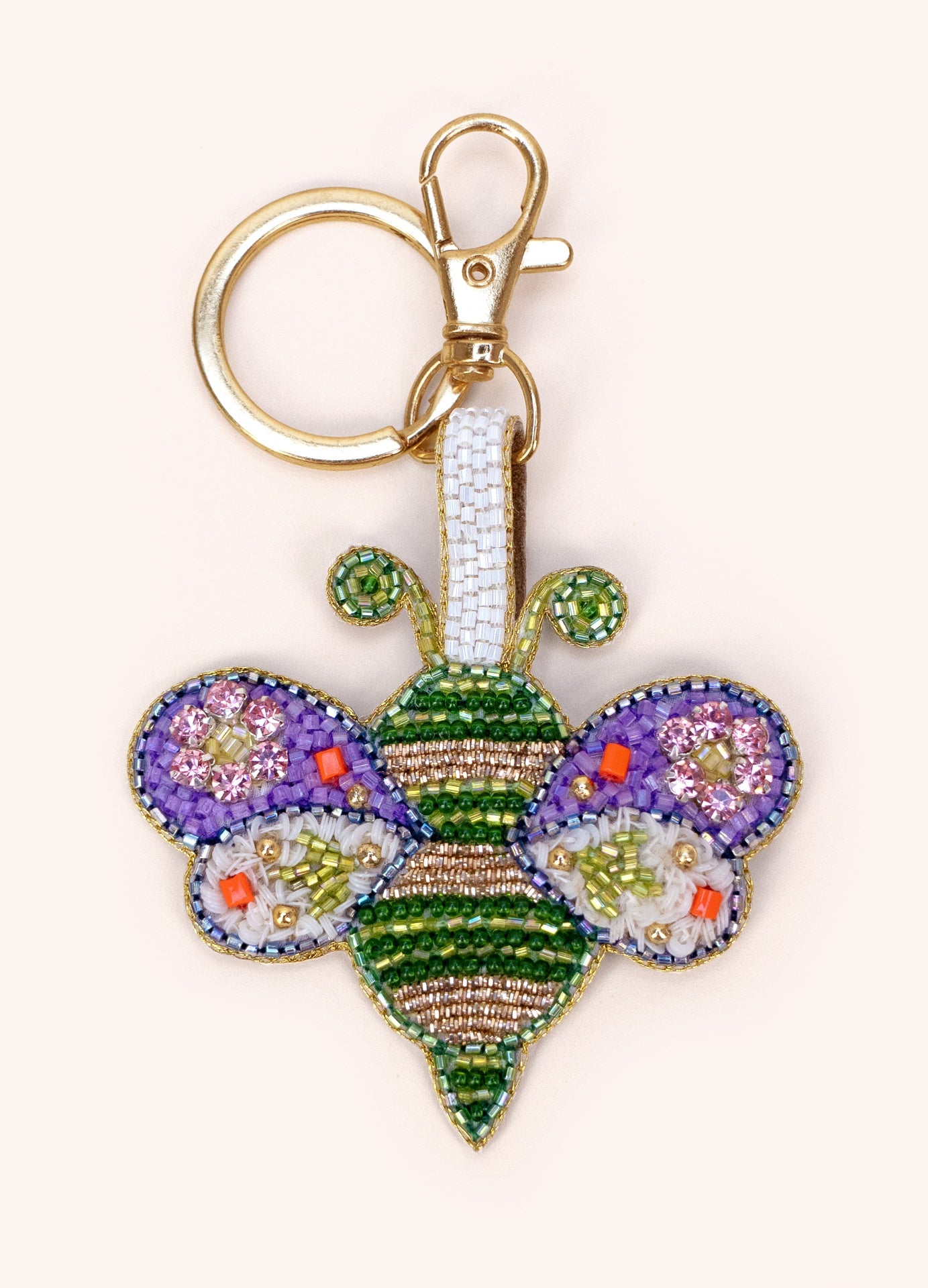 Porta-chaves dourado com pendente de abelha em miçangas coloridas