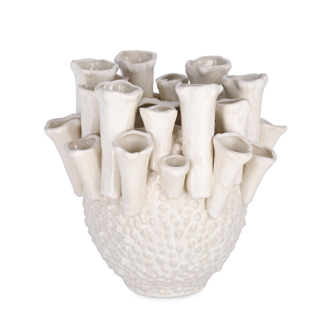 Vaso decorativo em cerâmica branca com formas tubulares e textura pontilhada