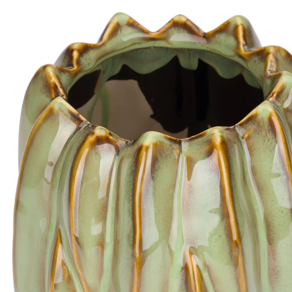 Vaso cerâmico com bordas onduladas em tons verde e castanho