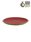 Prato redondo vermelho com borda verde e texto German Design Award Nominee 2017
