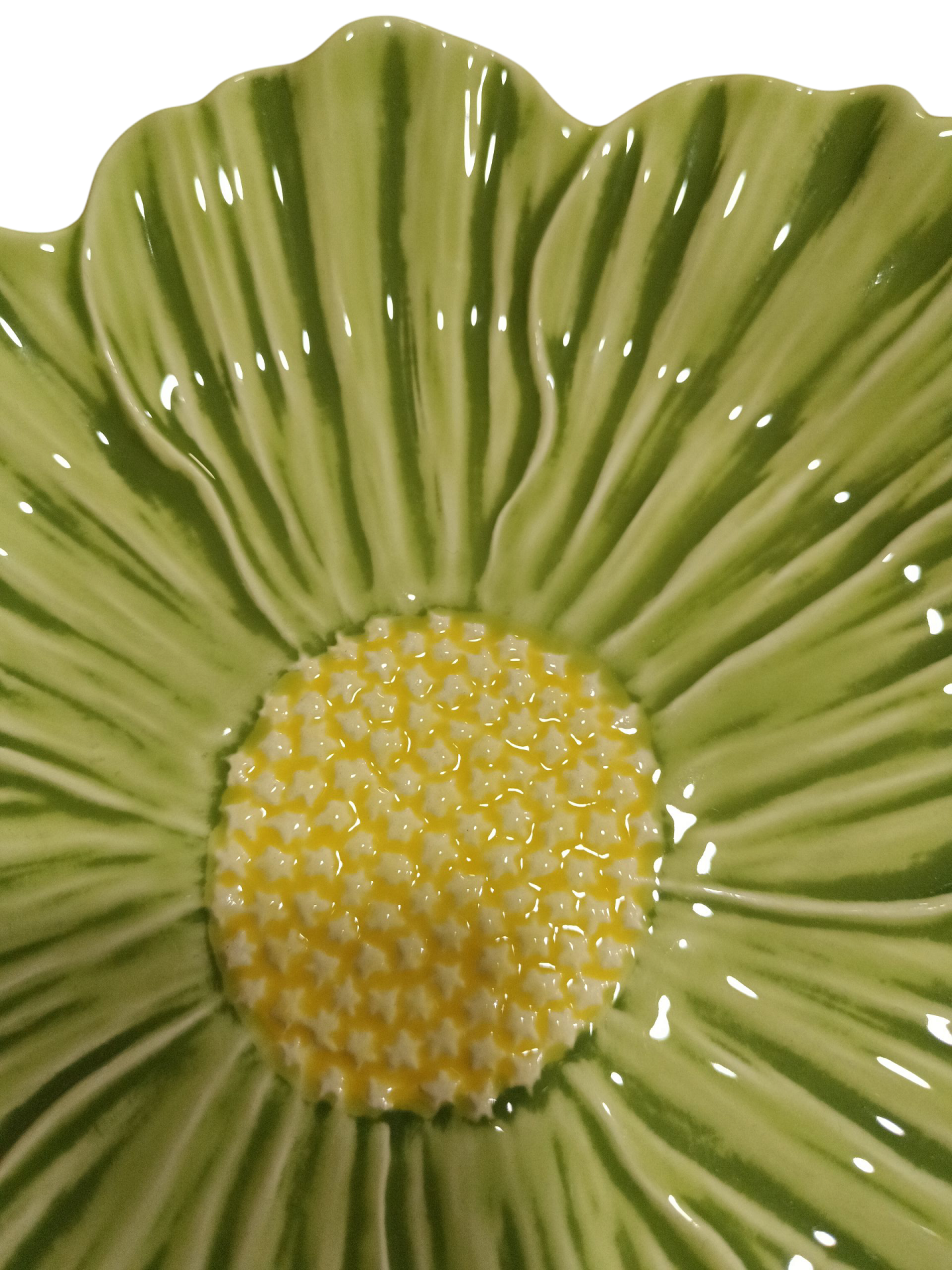 Prato cerâmico verde em forma de flor com centro amarelo