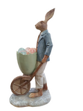 Estatueta de coelho empurrando carriola com ovos coloridos