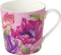 Caneca de porcelana rosa com flores coloridas e cabo branco