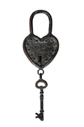 Cadeado em forma de coração com chave pendurada e texto 'Open Your Heart'