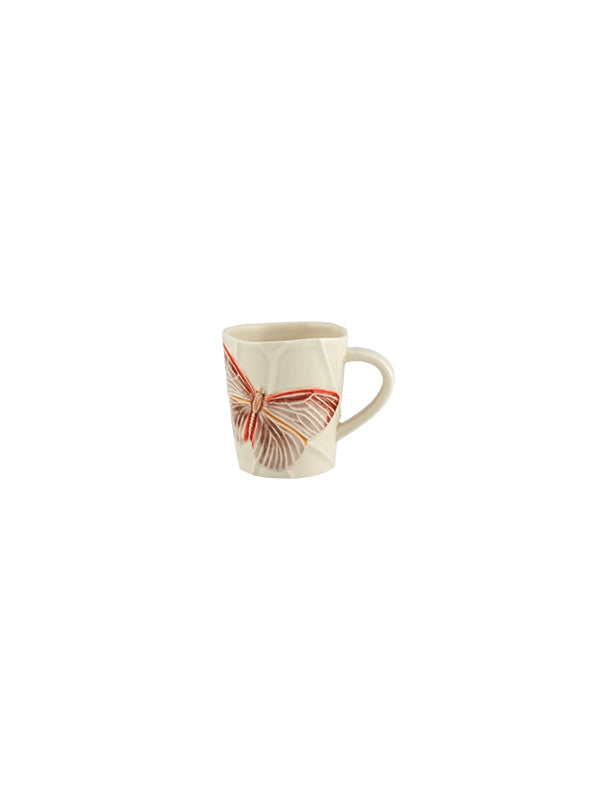 Caneca de cerâmica com padrão de asas em tons neutros e alça lateral