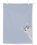 Toalha cinzenta com desenho de gato branco com manchas castanhas e olhos verdes