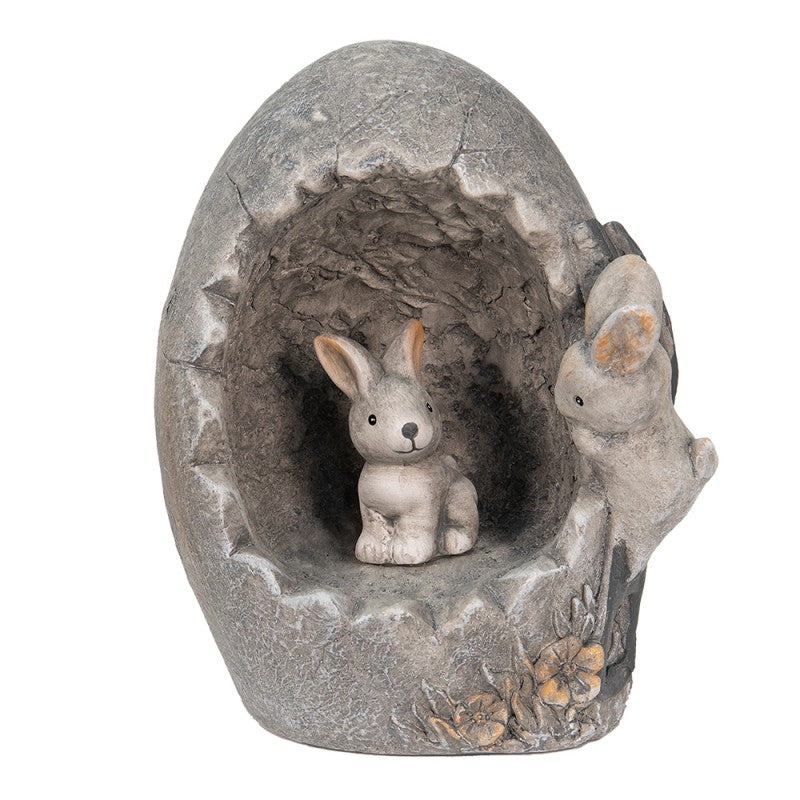Escultura decorativa de coelhos em ovo partido cinzento com flores na base