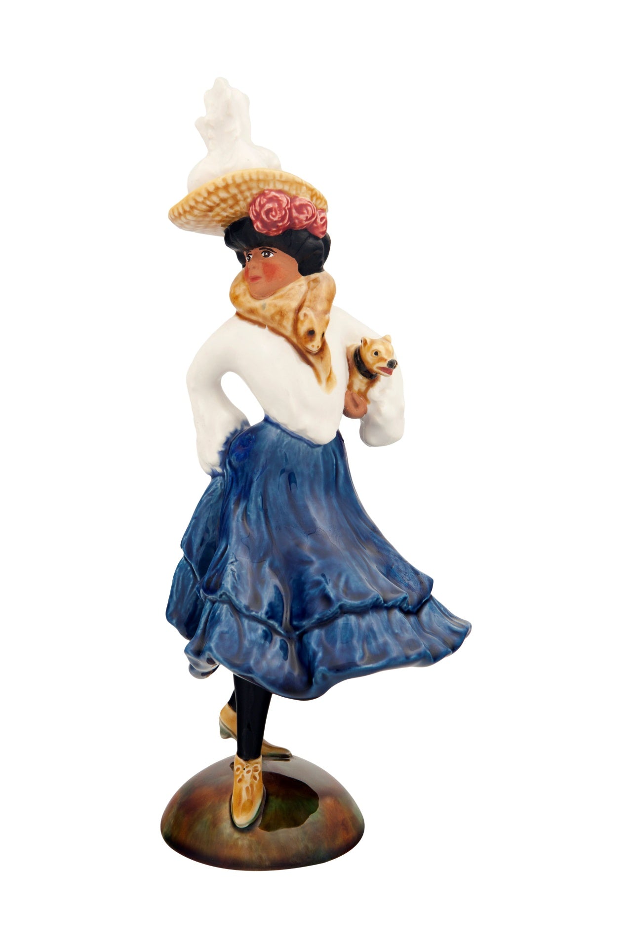 Figura decorativa feminina em cerâmica com saia azul e chapéu de palha