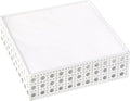 Guardanapos brancos quadrados em embalagem plástica com padrão de círculos