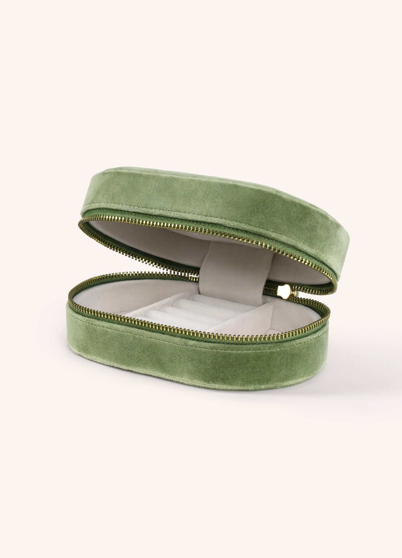 Estojo de veludo verde com interior cinza para joias