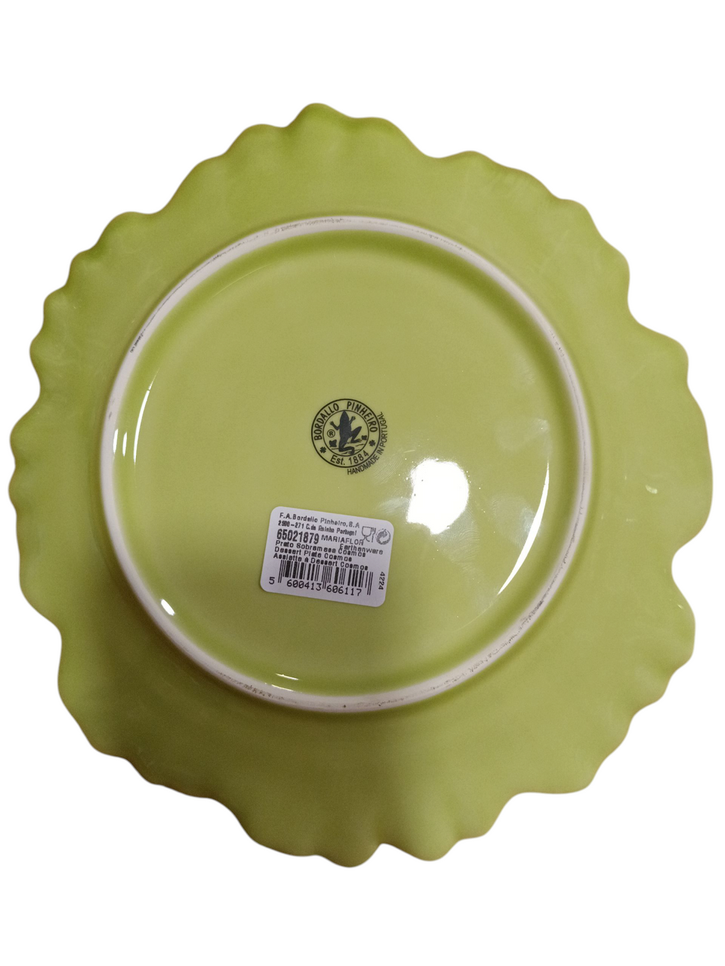 Prato verde com borda ondulada visto do avesso com selo e etiqueta