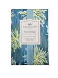Sachet perfumado Spa Springs Greenleaf em embalagem azul com padrões florais.