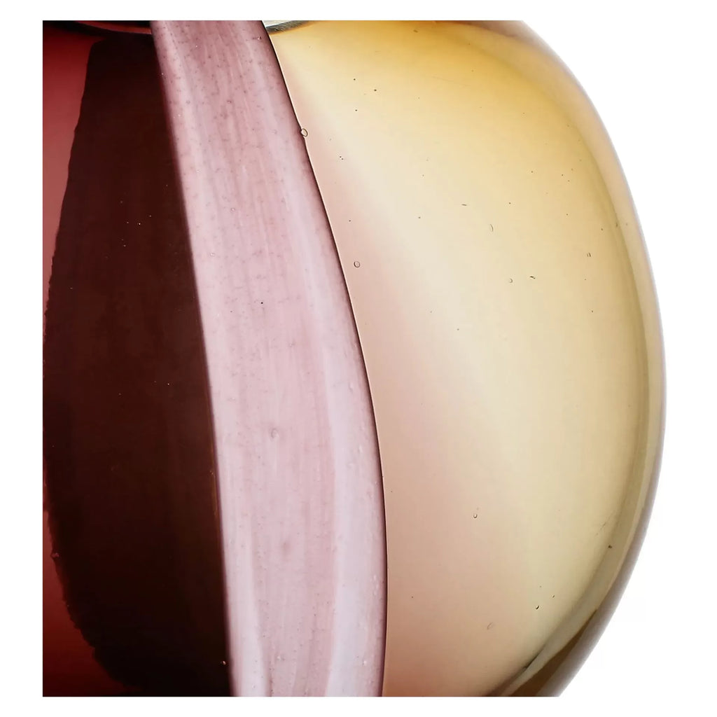 Tubos de vidro colorido vermelho, rosa e amarelo com textura lisa