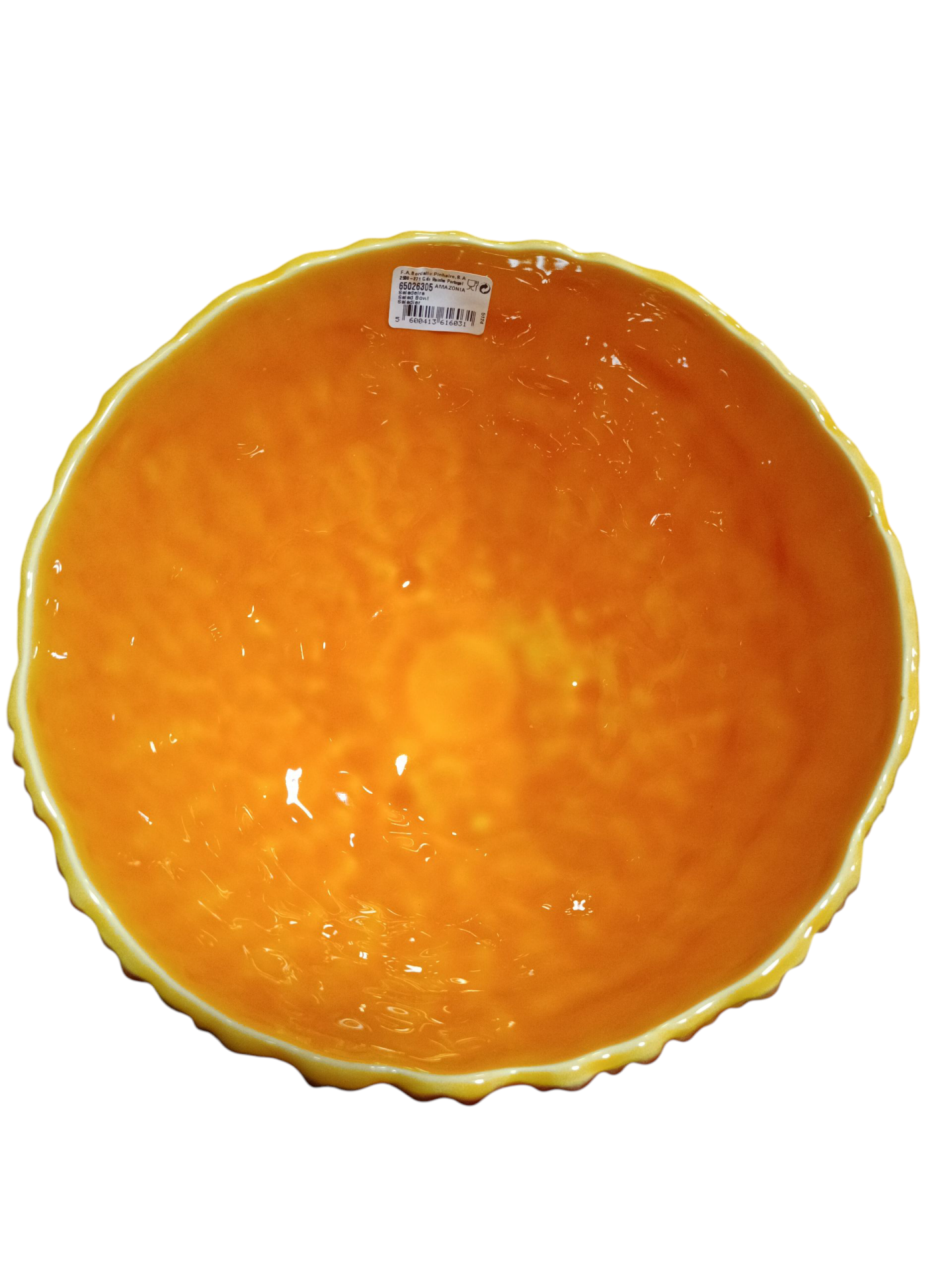 Prato de cerâmica amarelo com interior laranja e etiqueta adesiva