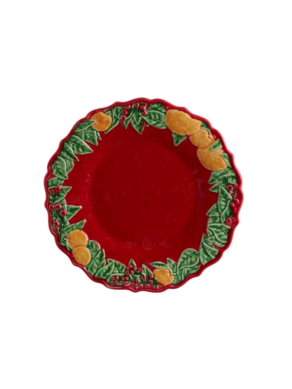 Prato redondo decorativo em cerâmica vermelha com motivos de folhas, bagas e frutos.