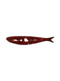Prancha decorativa de madeira em forma de peixe vermelha e preta com padrão tribal