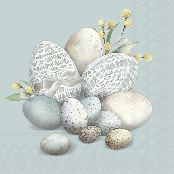 Ovos decorativos em tons pastel com rendas e flores amarelas