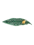 Prato decorativo verde em forma de folha com caracol amarelo e branco.