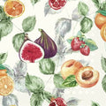 Padrão aquarelado de frutas com figos, morangos, romãs, laranjas e pêssegos sobre folhas verdes em fundo branco.