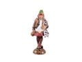 Figura decorativa cerâmica homem com casaco castanho e chapéu verde e vermelho