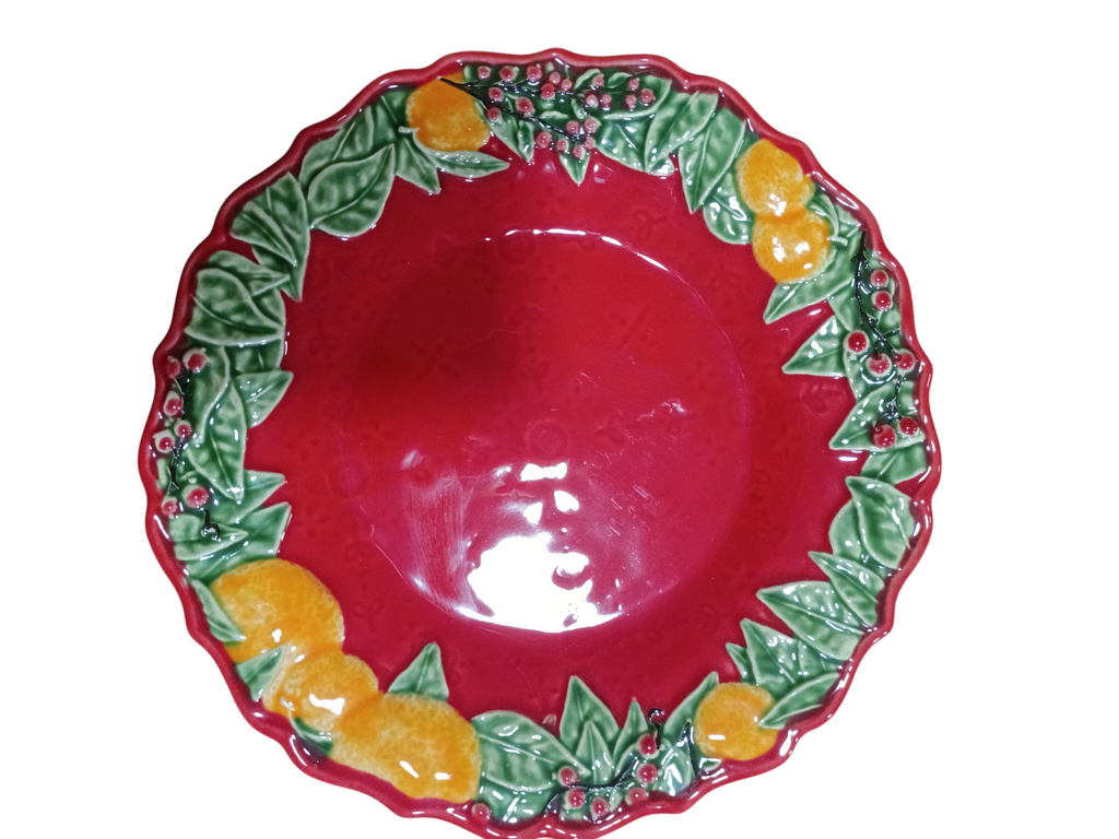 Prato cerâmico vermelho decorado com frutas e folhas
