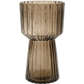 Vaso de vidro castanho com textura vertical e formato cilíndrico afunilado