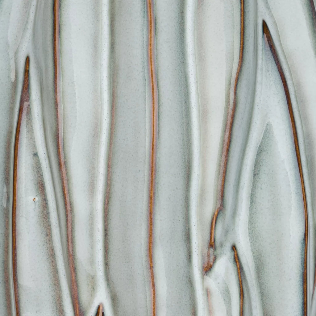 Textura cerâmica vidrada branca com veios castanhos e cinzentos