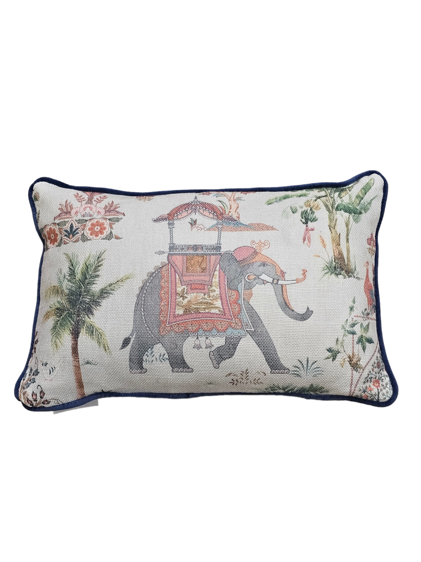 Almofada retangular com estampado de elefante rodeado por árvores e flores