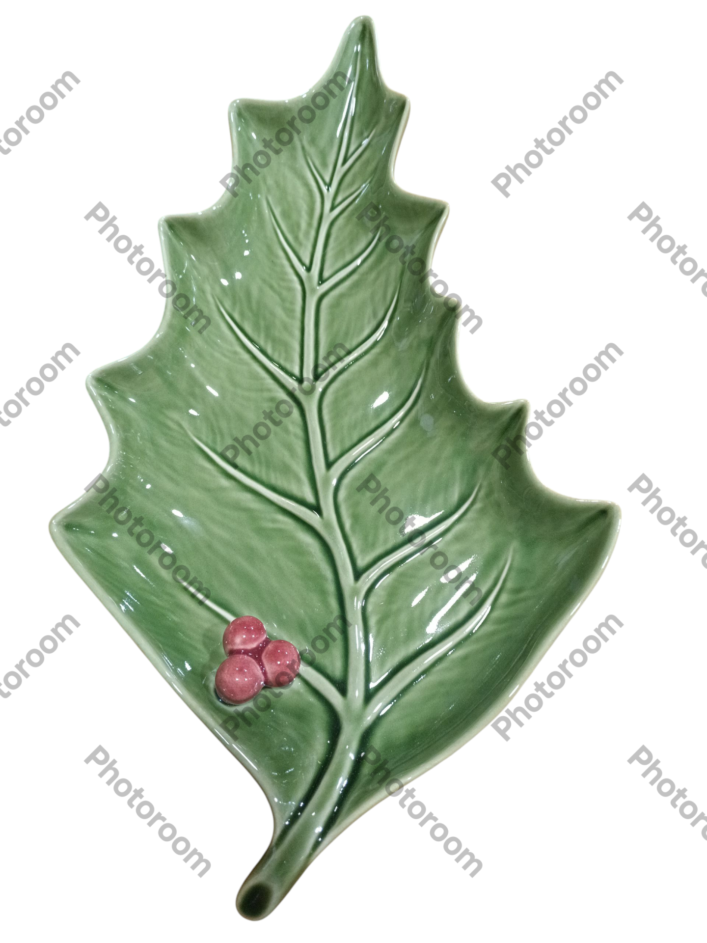 Prato decorativo em cerâmica verde em forma de folha com frutos vermelhos